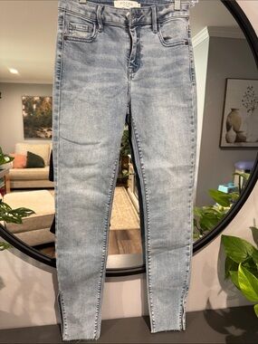 HIDDEN Light Wash Women's Jeans NWOT